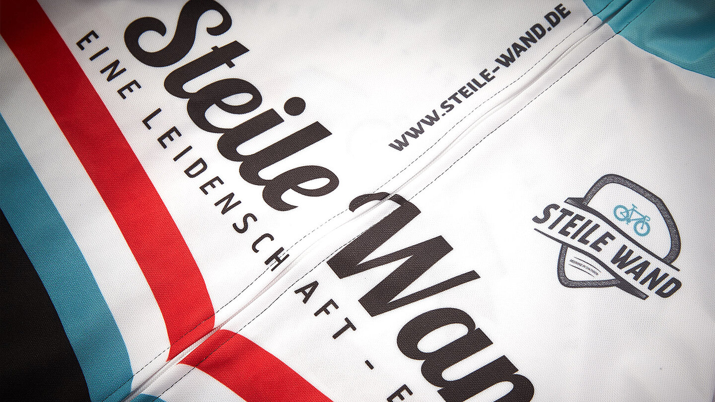 Merchandise-Artikel & Trikot
